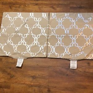 NWOT Mainstay Tan Foil Lattice Pillow Cover